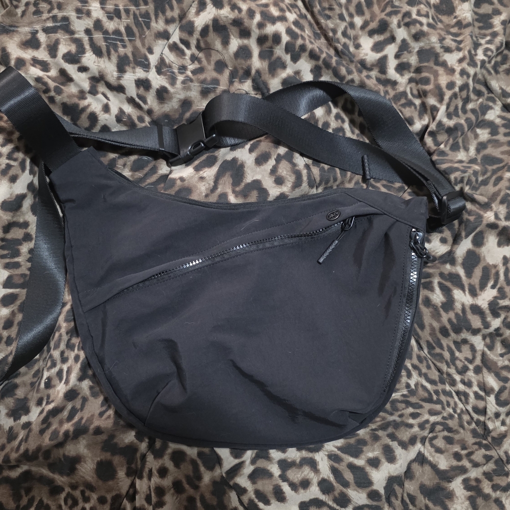 Hiphugger Unisex Iris Crossbody